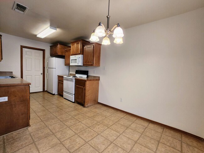 Building Photo - Magnolia Duplex
