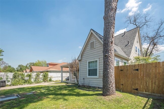 Building Photo - 1109 Dismuke St