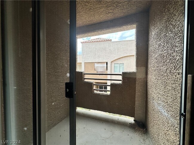 Building Photo - 6873 Tamarus St