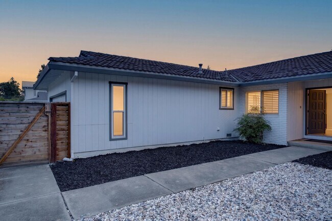 Building Photo - Beautifully Updated Single-Story 4BR Ranch with Designer Finishes & Spacious Fenced Yard!