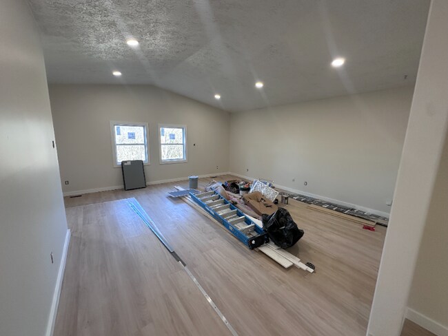 Foto del edificio - 305 Iroquois Ln