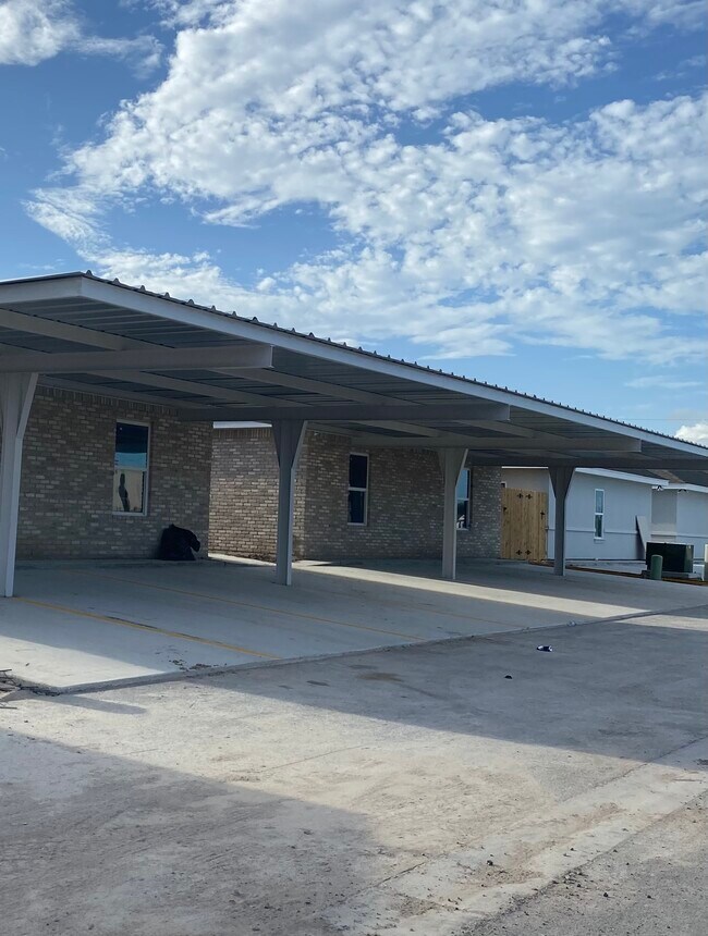 Foto del edificio - 4908 N Winona Dr