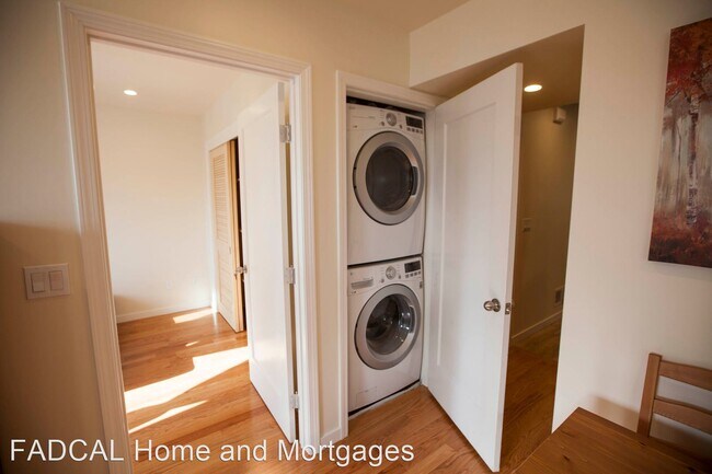 Building Photo - 212 Howth St