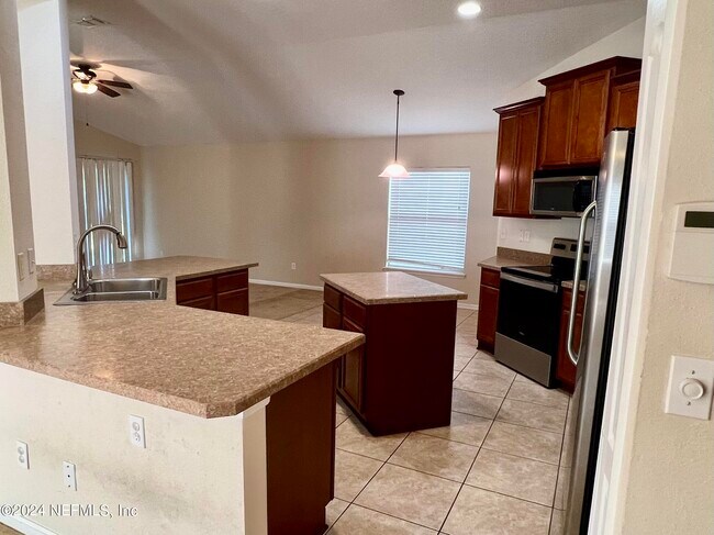 Building Photo - 13407 Devan Lee Dr E