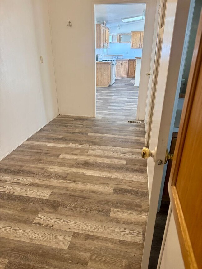 Foto del edificio - 3 bedroom 2.5 bath home with fenced yard and garage