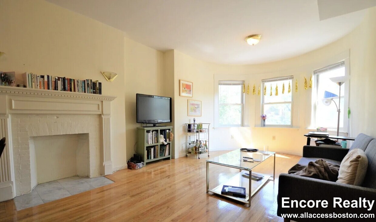 Primary Photo - 1405 Beacon St