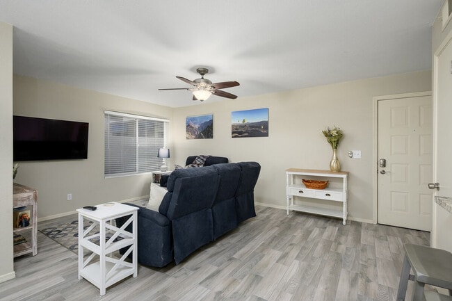 Building Photo - 4850 E Desert Cove Ave