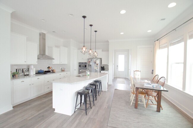 Building Photo - Charming Home in Mixson!