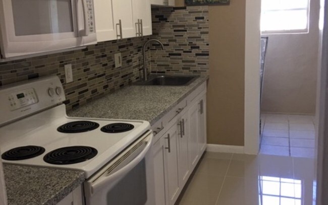 Foto del edificio - 300 N Beach Rd