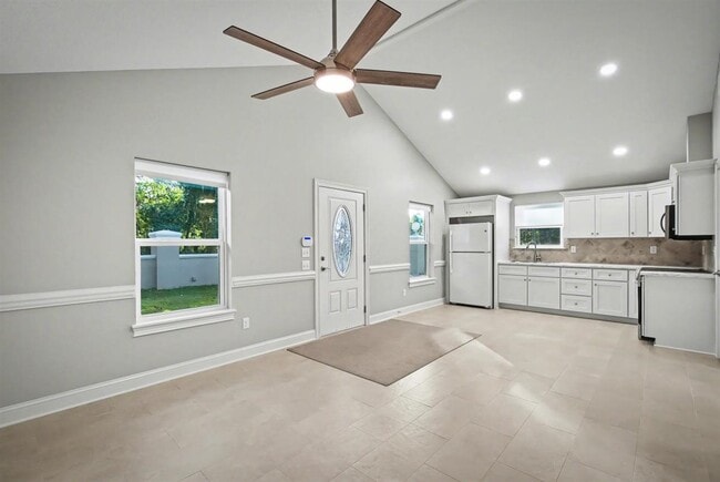 Building Photo - 2210 Shepard St