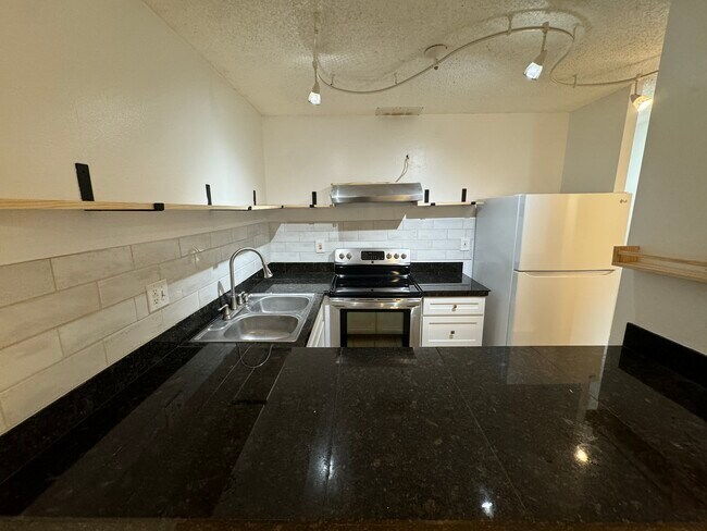 Cocina - 350 Aoloa St