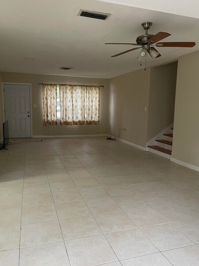 Building Photo - 1701 Sunrise Blvd