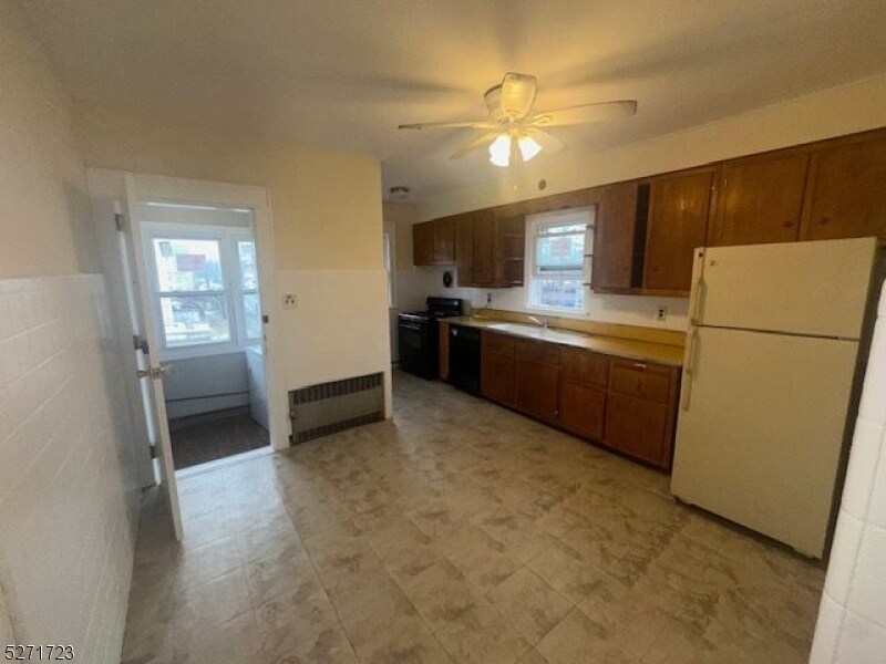 Foto principal - 1450 Main Ave
