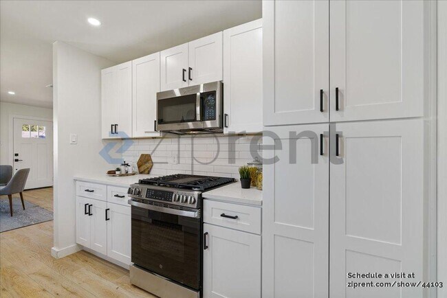 Foto del edificio - 6811 Montana St