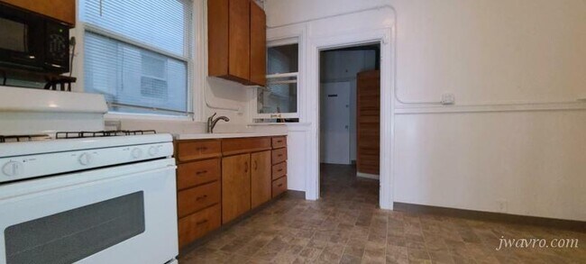 Building Photo - 1602 Jones St