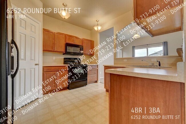 Building Photo - 4 Bedroom Single Family