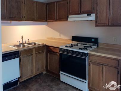 Building Photo - 2035 Charter Manor