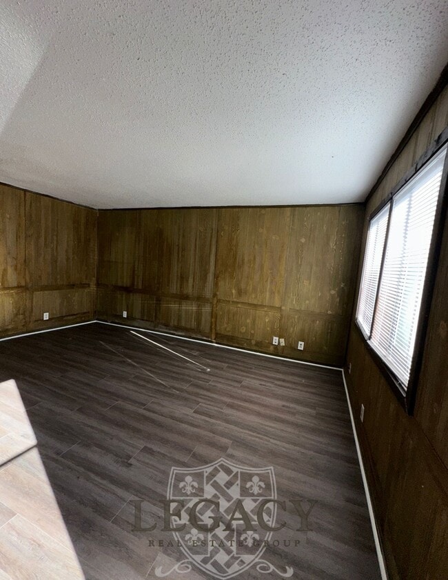 Building Photo - 1031 Harold Dr