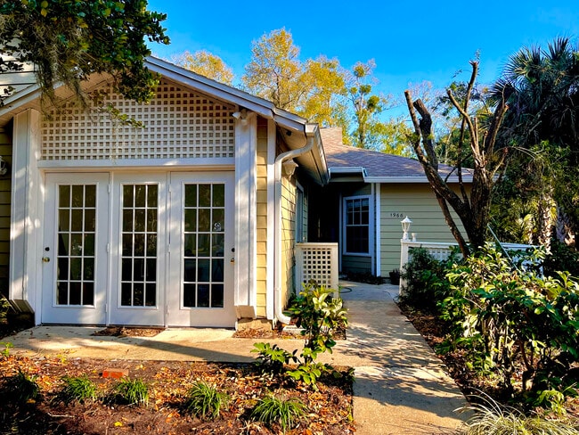 Building Photo - 1966 Sixty Oaks Ln