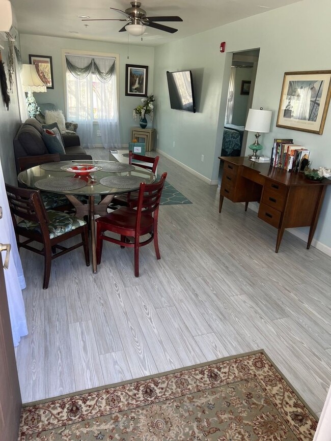 Building Photo - Bight and airy FURNISHED 1 bedroom apartment