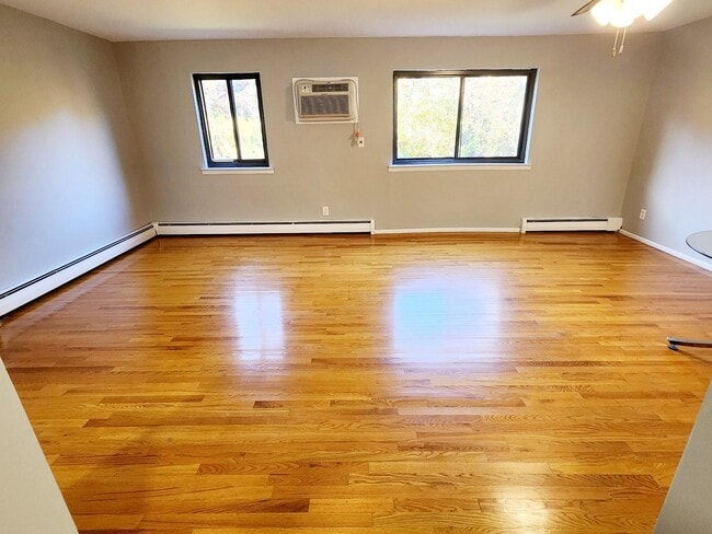 Building Photo - 5 Brevoort Dr