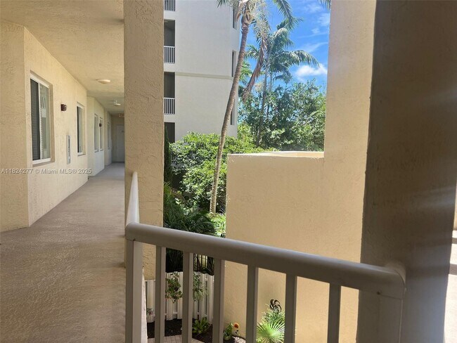 Foto del edificio - 3500 Oaks Clubhouse Dr