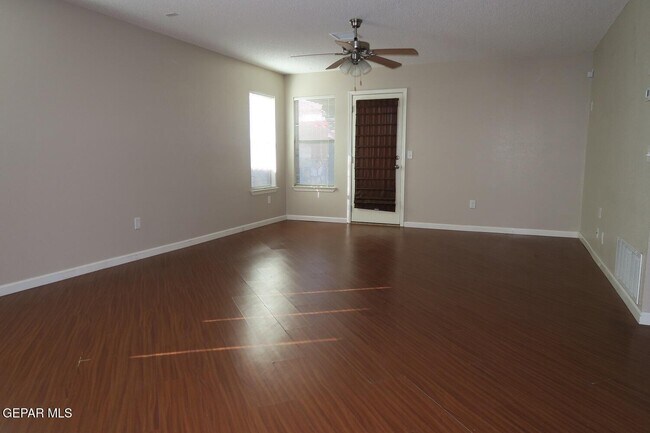 Building Photo - 3233 Bell Point Dr