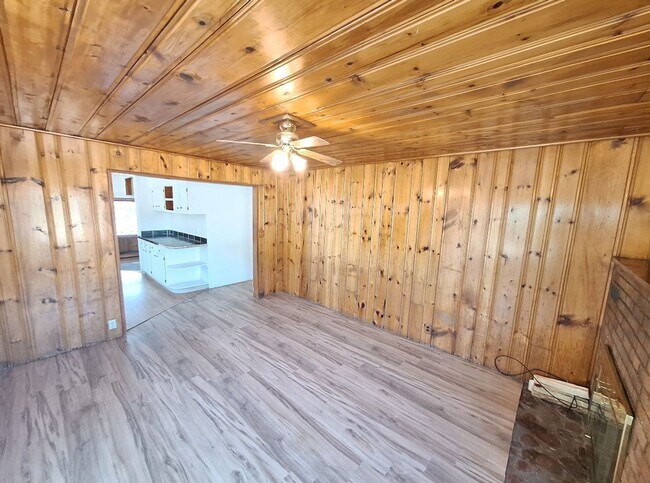 Foto del edificio - Spacious 5-Bedroom Home in Quiet Delta Nei...