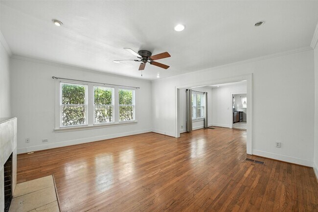 Foto del edificio - 4036 Dexter Ave