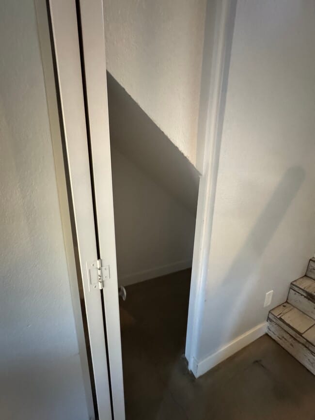 Building Photo - 1025 E Highland Ave