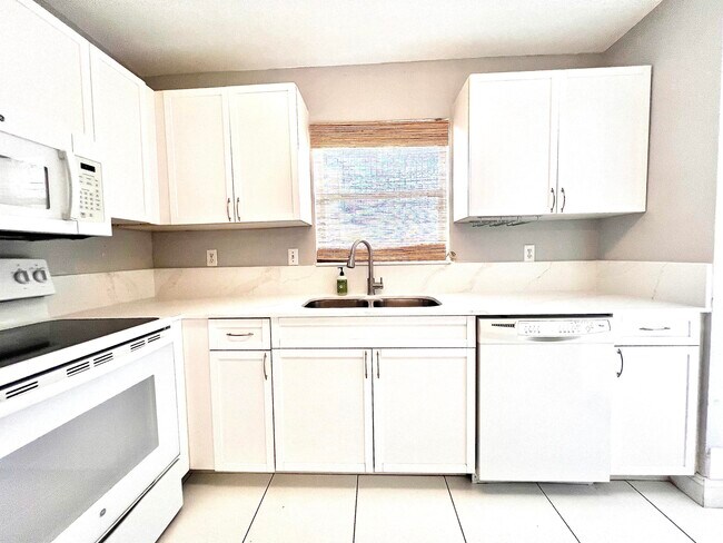 Foto del edificio - 4103 NE 21st Terrace
