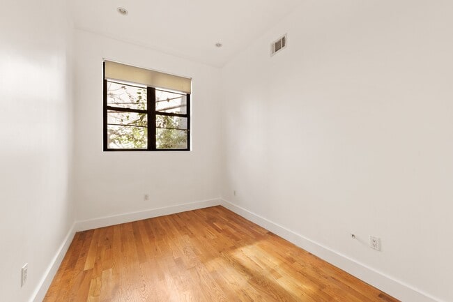 Photo - 1305 Greene Ave Townhome