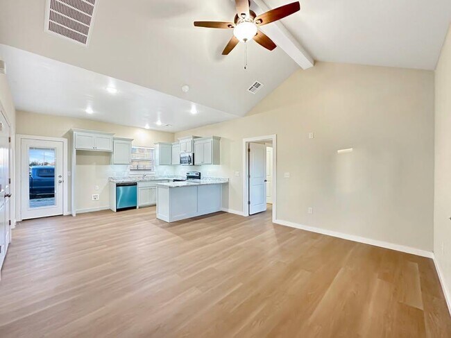 Foto del edificio - 2104 Willow Pl