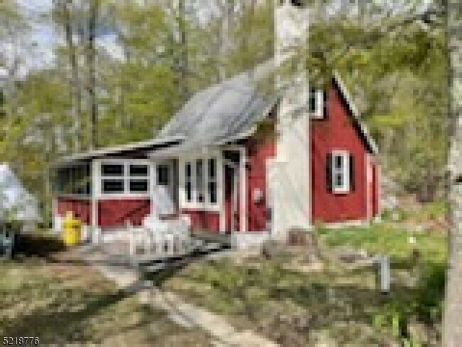 Building Photo - 1018 Lakeside Dr E