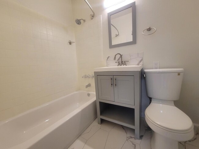 Interior Photo - 3812 Wisconsin St