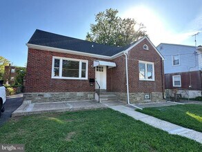 Building Photo - 936 Oakmont St