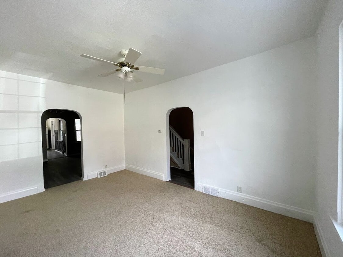 4 bed 3 bath - Brighton Heights - HUGE house, large rooms, spacious kitchen - 4 bed 3 bath - Brighton Heights - HUGE house, large rooms, spacious kitchen