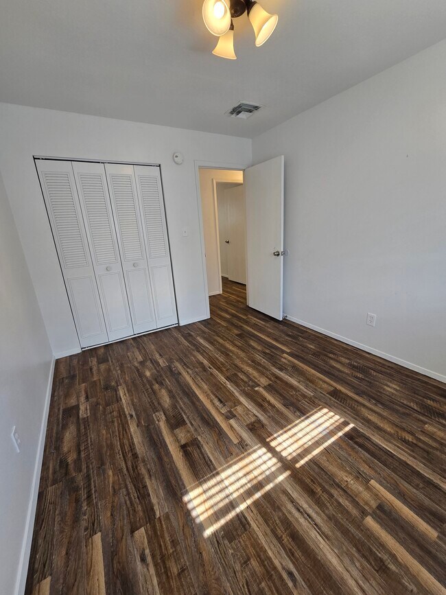 Foto del edificio - 805 Woodlawn Ave