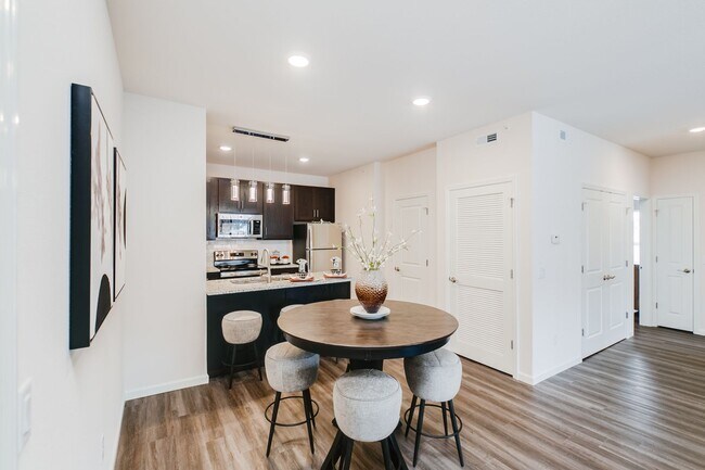 Foto del edificio - Park West Condominiums