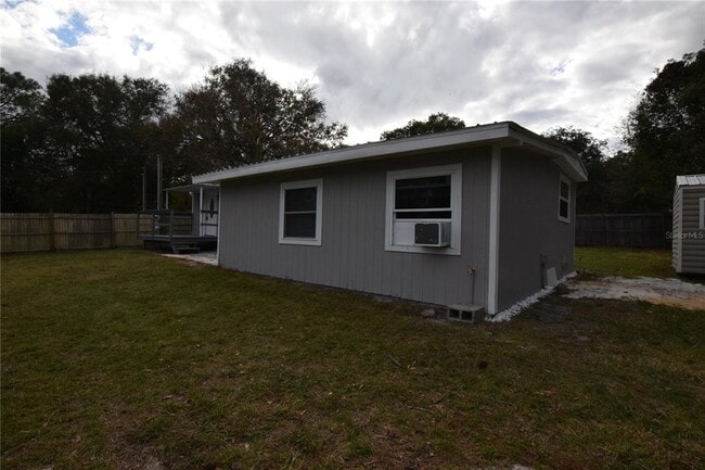 Building Photo - 40919 Pine Tree Ln