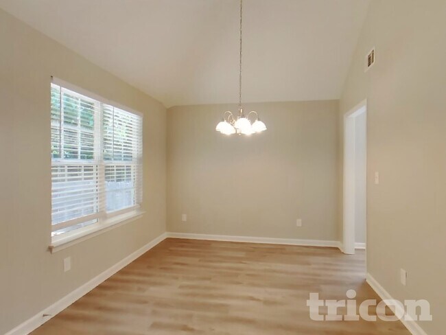 Foto del edificio - 333 Summit Ln