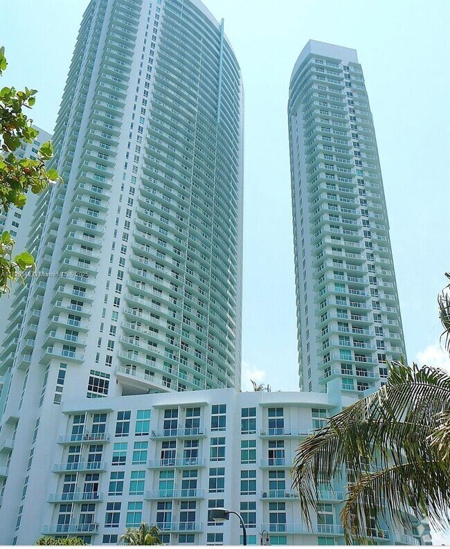 Building Photo - 1900 N Bayshore Dr