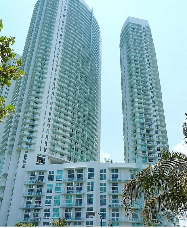 Building Photo - 1900 N Bayshore Dr
