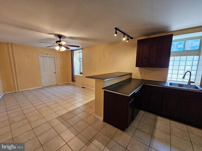 Foto del edificio - 6500 Ridge Ave