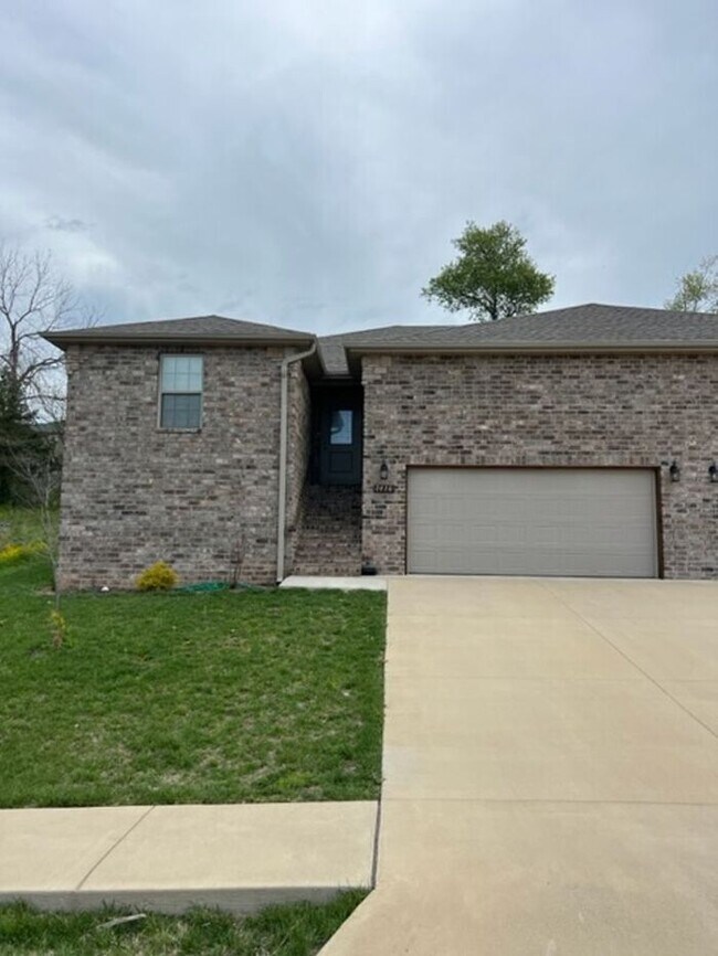 Foto del edificio - Newer duplex in Ozark! 3 bedroom, granite,...