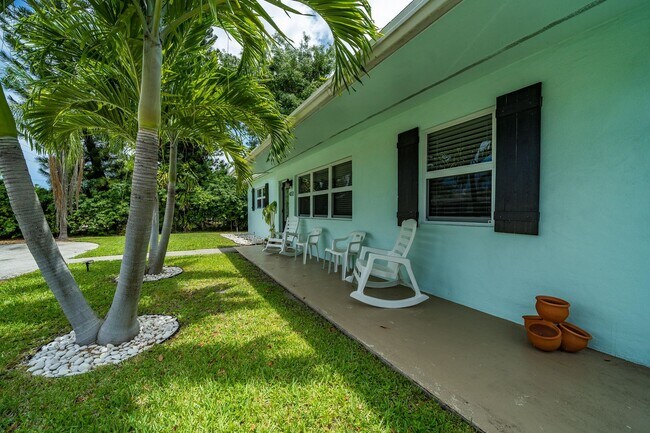 Building Photo - 422 W Ocean Ave