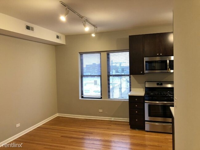 Building Photo - 3217 W Cullom Ave
