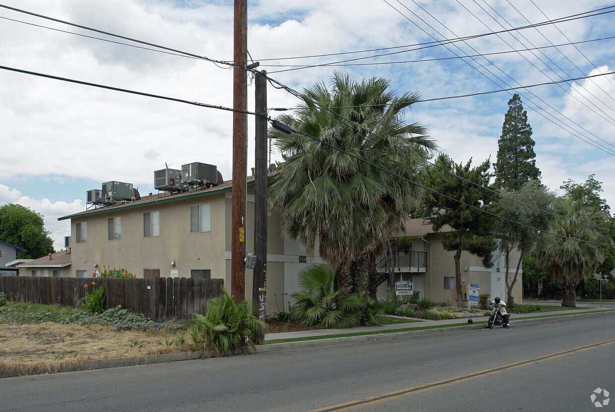 Building Photo - 301 E Murray Ave