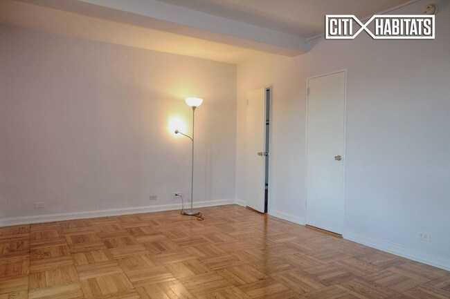 Foto del edificio - 9851 64th Ave