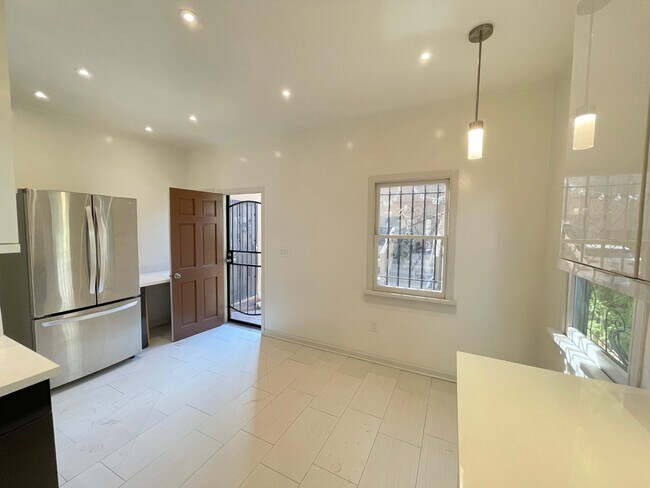 Foto del edificio - 1035 Meadowbrook Ave